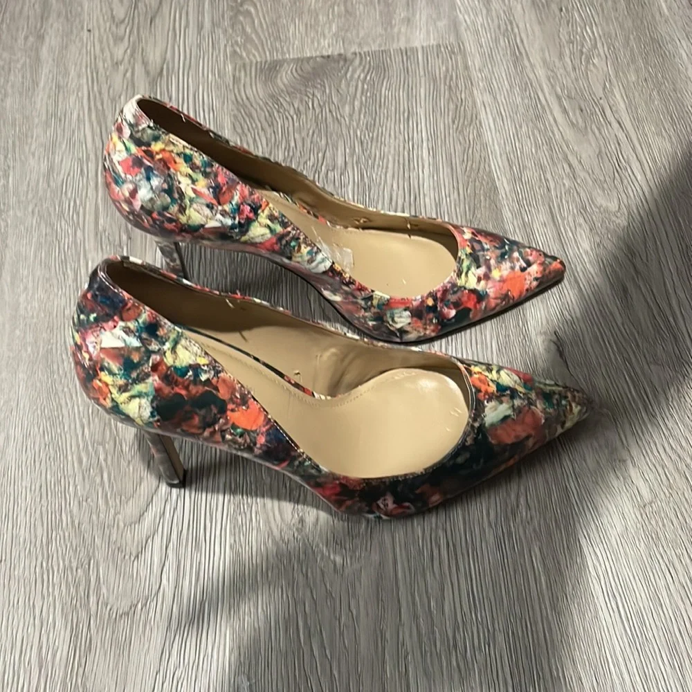 BCBGeneration Floral Close toe Heels - Picture 5 of 11